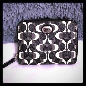COACH Peyton dream signature wallet: black & white